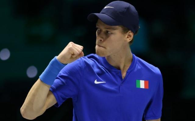 开云体育-戴杯辛纳率意大利进八强 德约双线作战仍难救主